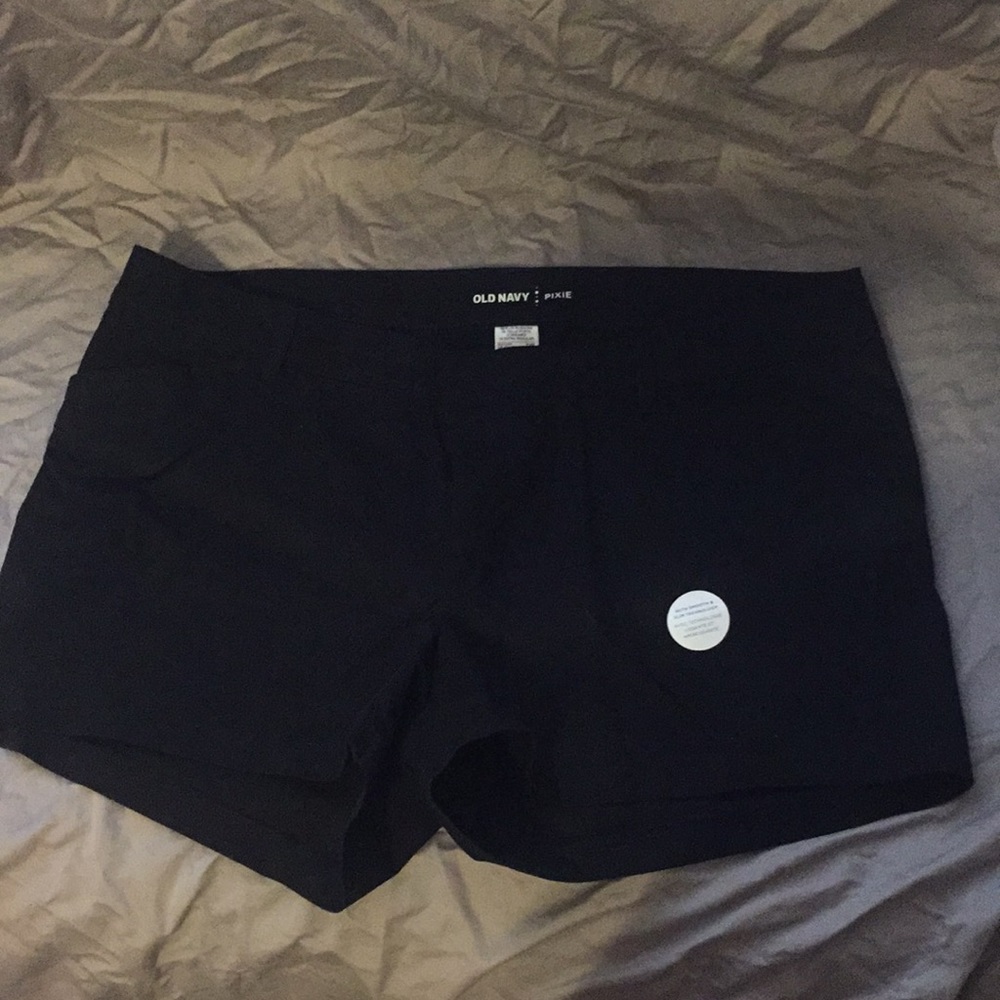 Old Navy Black shorts - 18